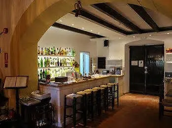 Predio Son Serra 酒店